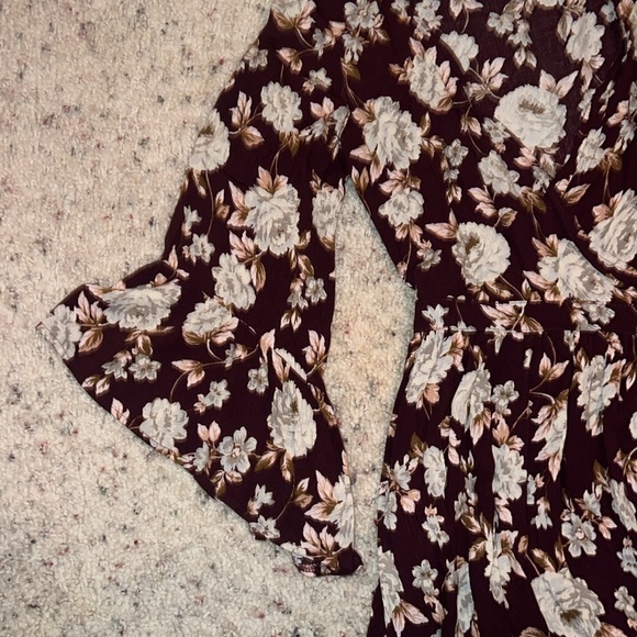 American Eagle Bohemian Wrap Blouse Red Floral Bell Sleeve Women’s Size S - Picture 8 of 10